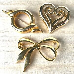 Vintage Brooch Pin Lot Gold Tone Signed AAI Heart Bow Swirl Abstract 3 Piece Set